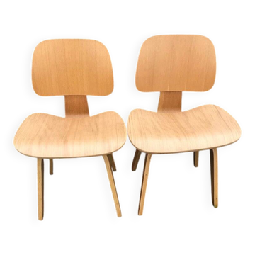 Lot de 2 chaises moulées en contreplaqué marron, style mid-century années 1940