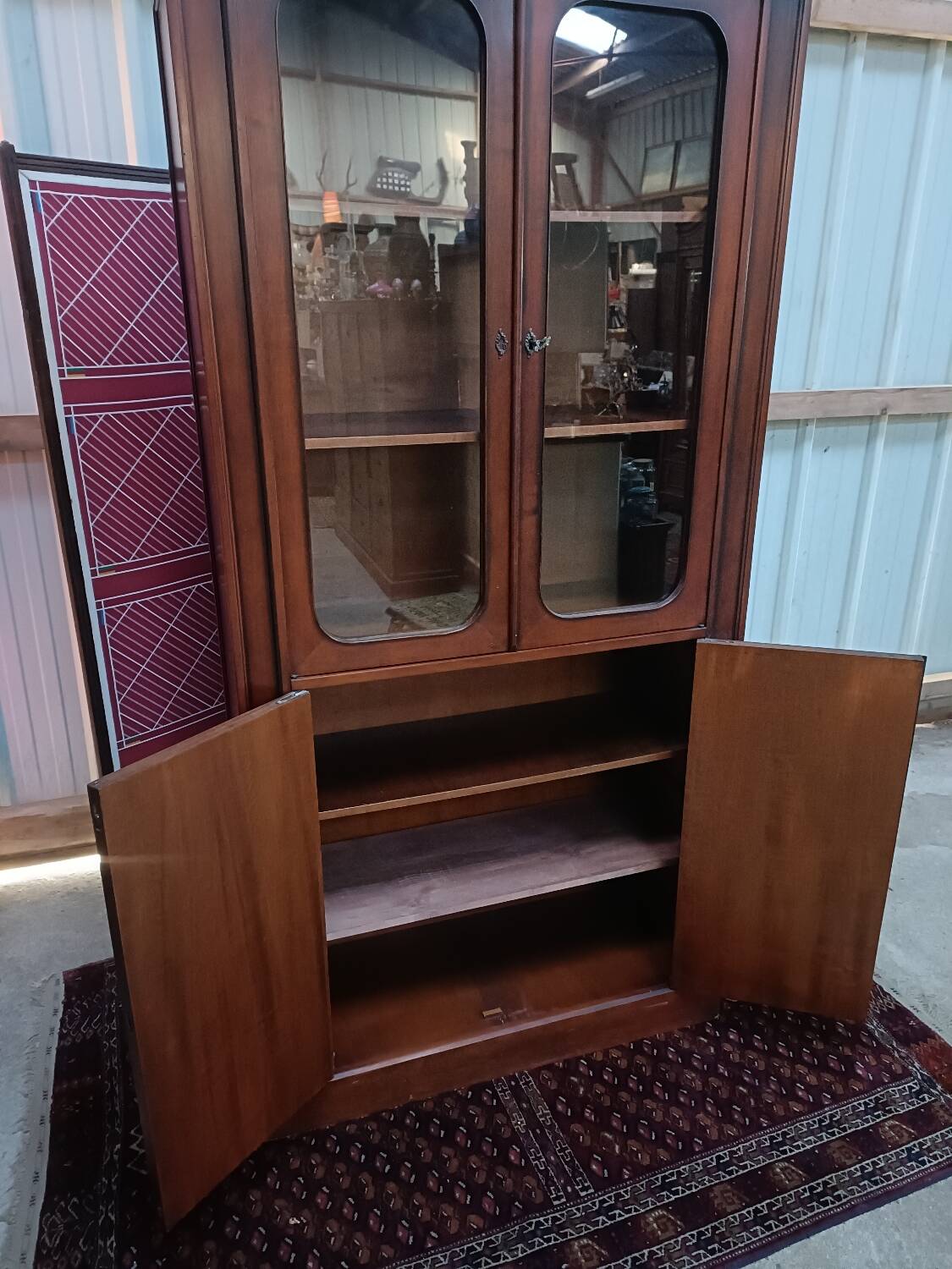 Vaisselier style classique avec partie vitrine