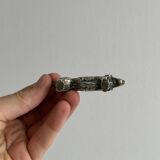 6 metal knife holders in the shape of small dogs