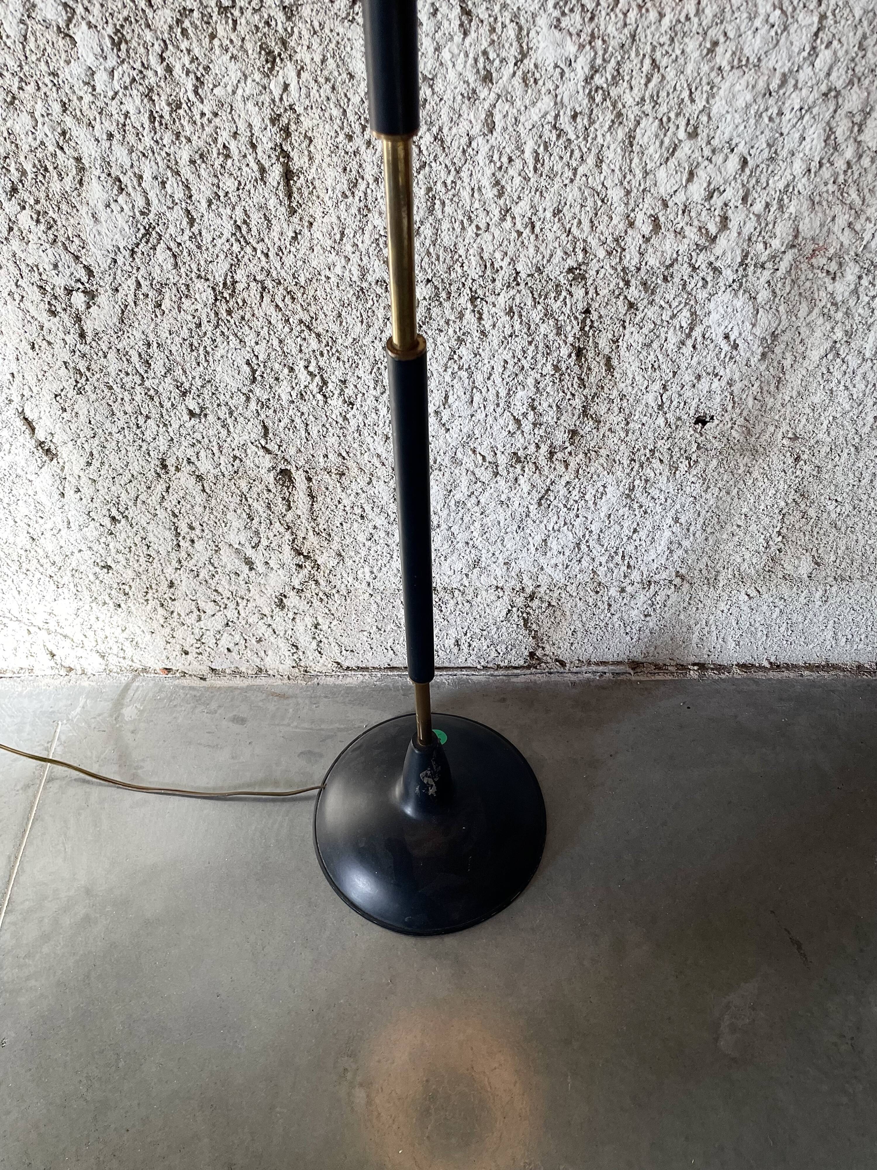 1960s floor lamp in brass and black lacquered steel