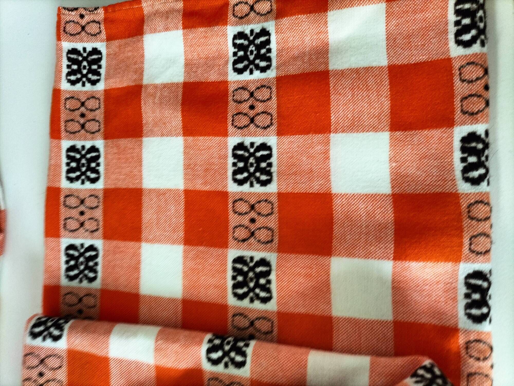 Tablecloth and 14 napkins – orange – 60s-70s – bistro pop style