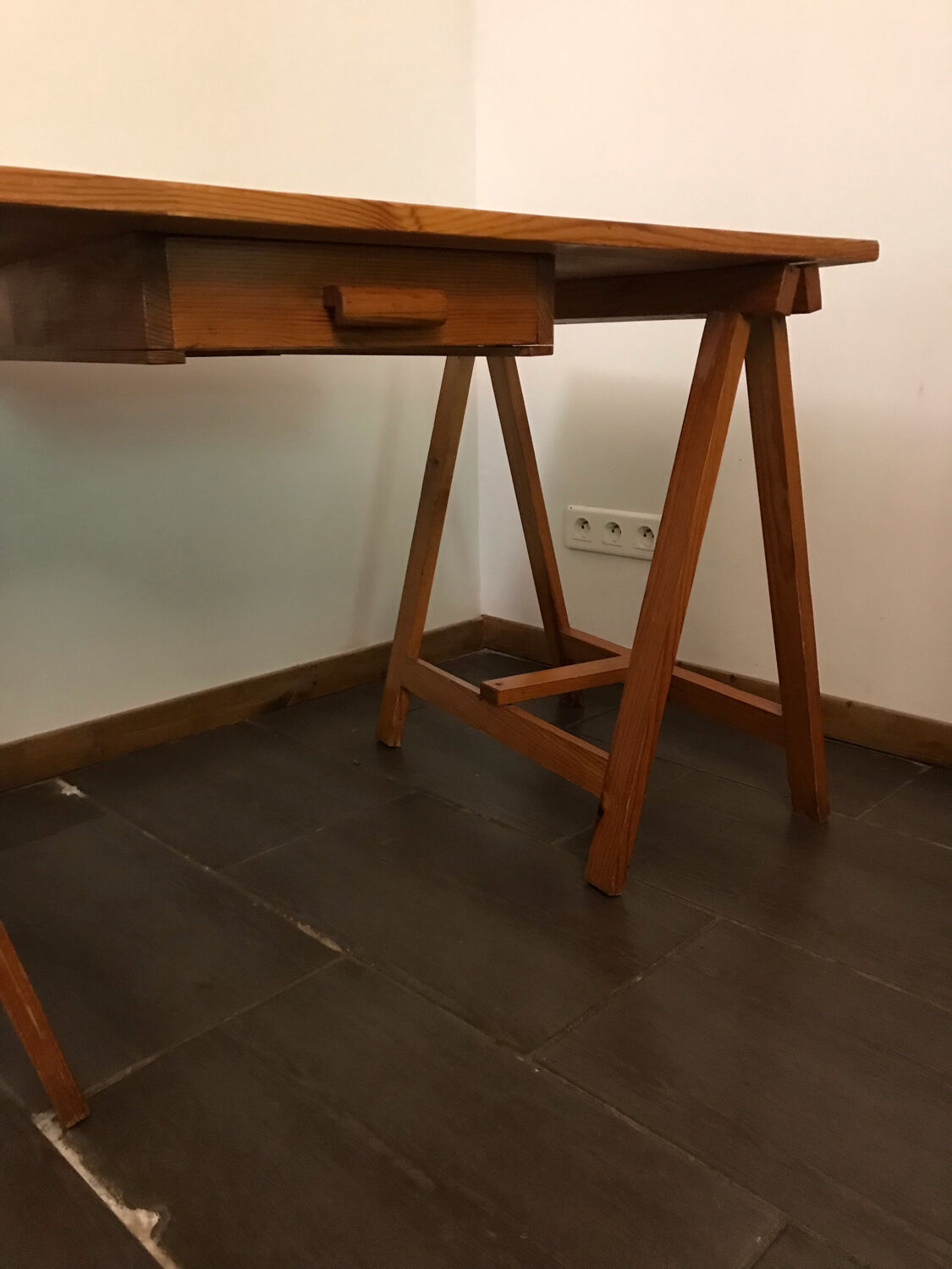 Bureau en bois sur tréteaux 1960