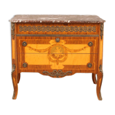 Commode de style gustavien avec décor en marqueterie