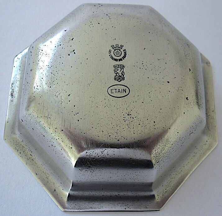 Empty octagonal pocket in tin by the workshop "Les Etains de France"