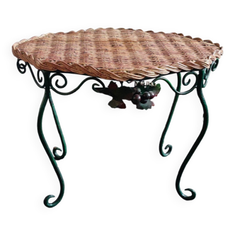 Small side table in wicker and metal with vine and grape decoration