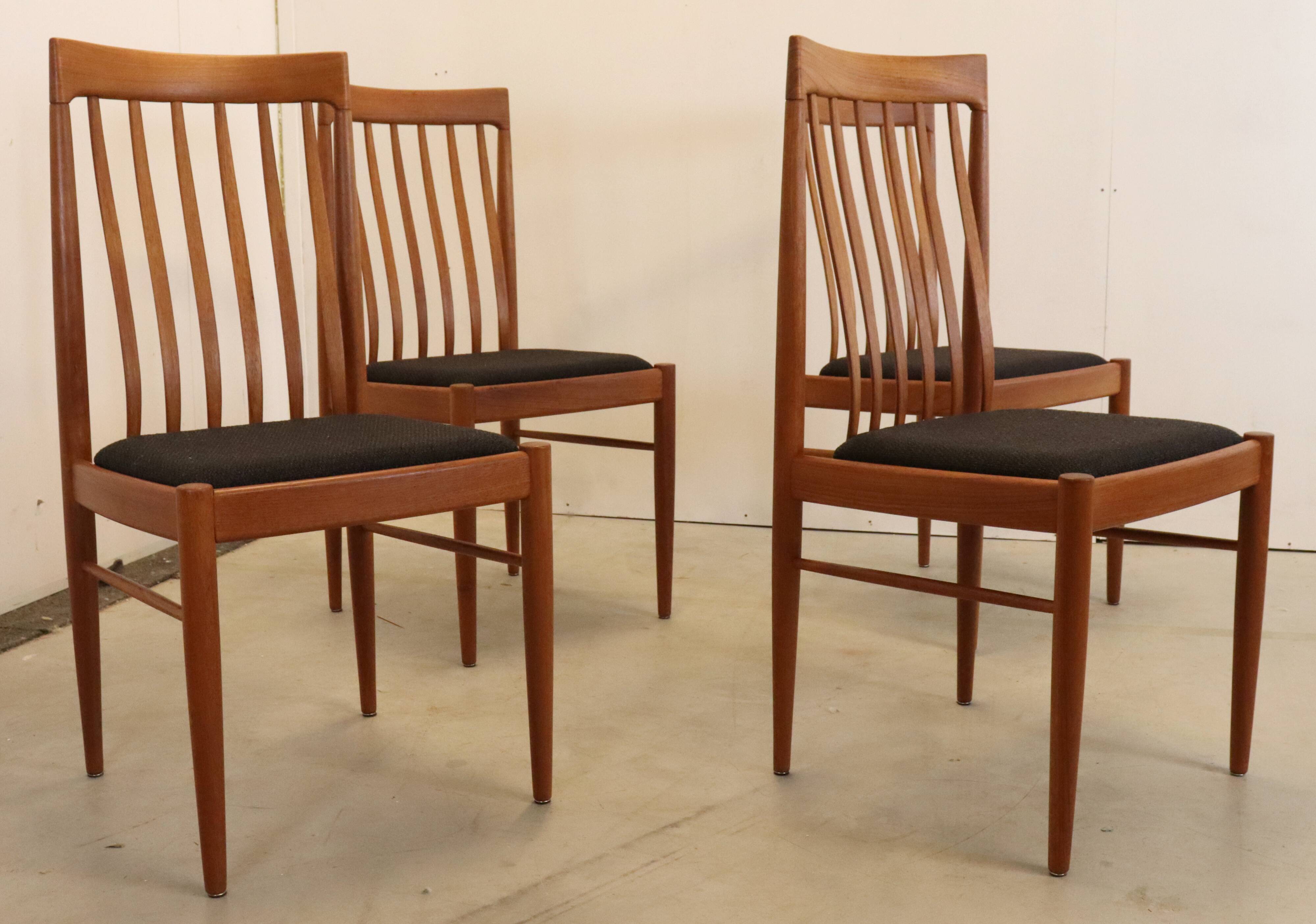 Set van 4 Bramin eetkamerstoelen 'Halgarde'