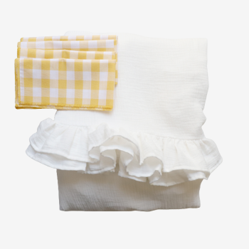 Nappe volantée en gaze de coton blanche et serviettes vichy jaune