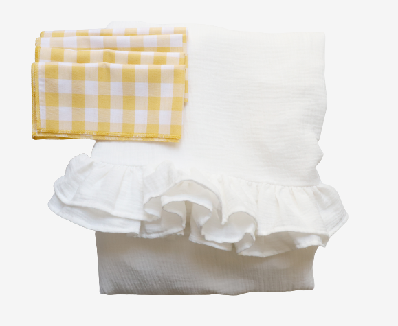 Nappe volantée en gaze de coton blanche et serviettes vichy jaune