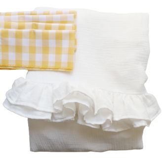 Flying tablecloth made of white cotton gas and mismatched towels