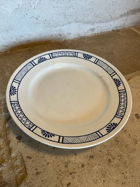 Porcelain serving dish