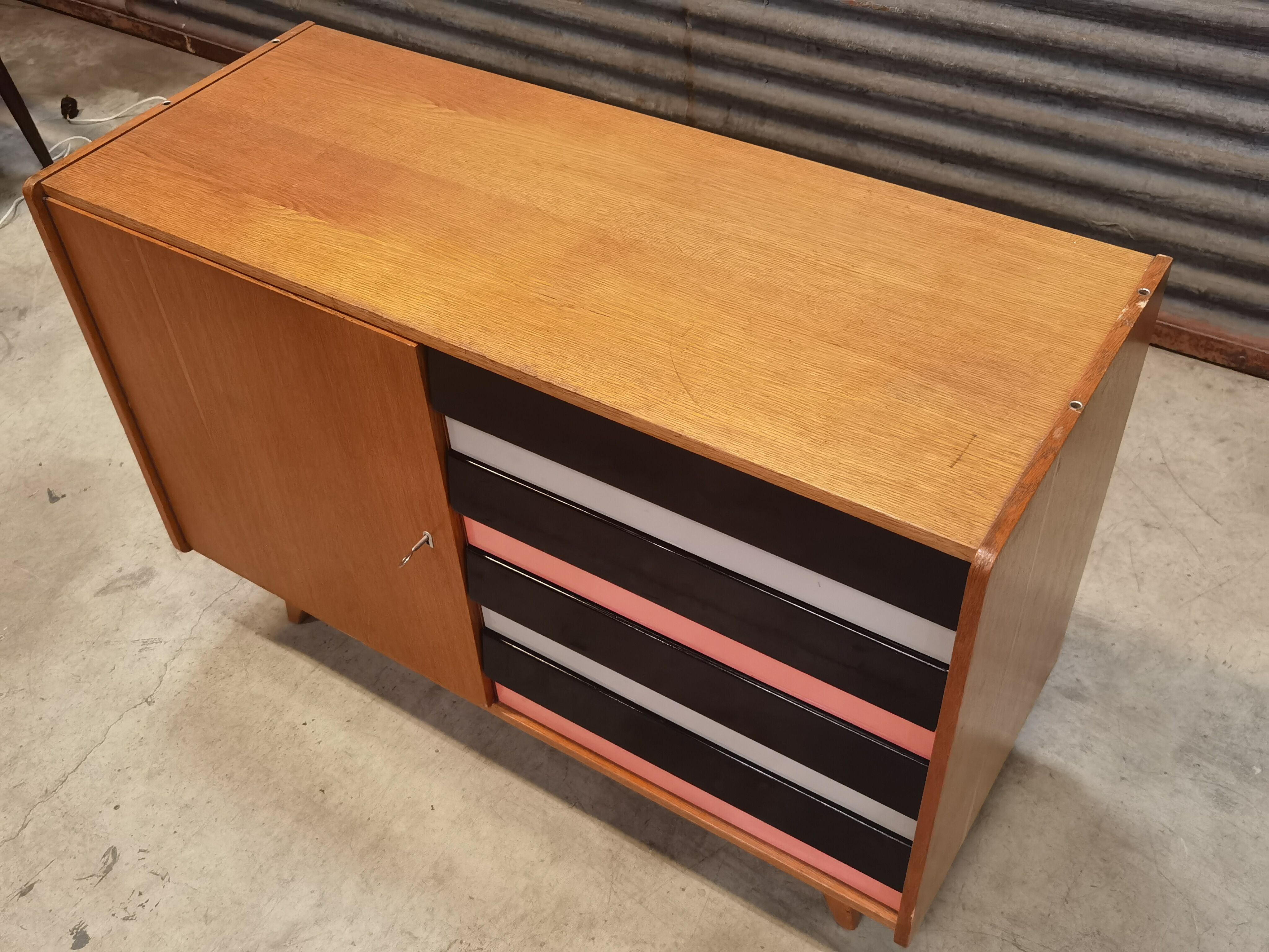 Buffet U 458 Jiri Jiroutek pour Interier Praha 1960