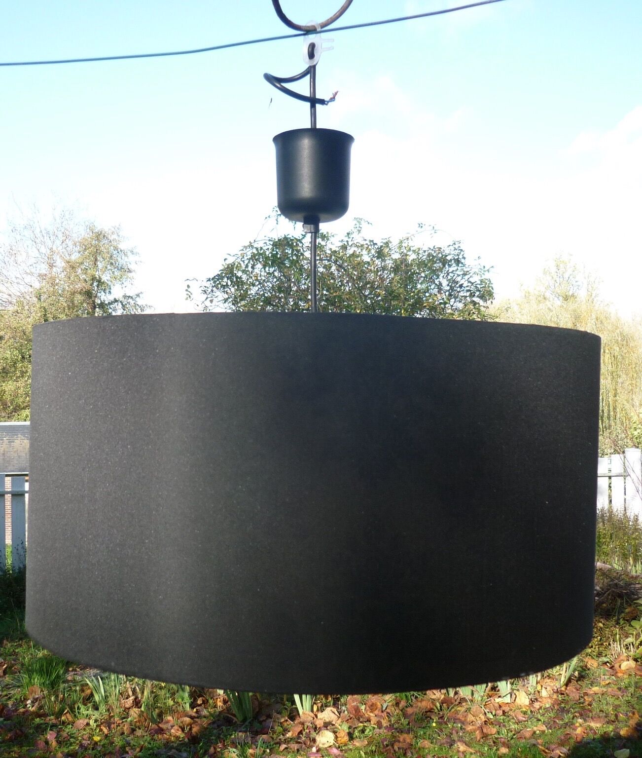 Black cylindrical blind suspension with silver moist print