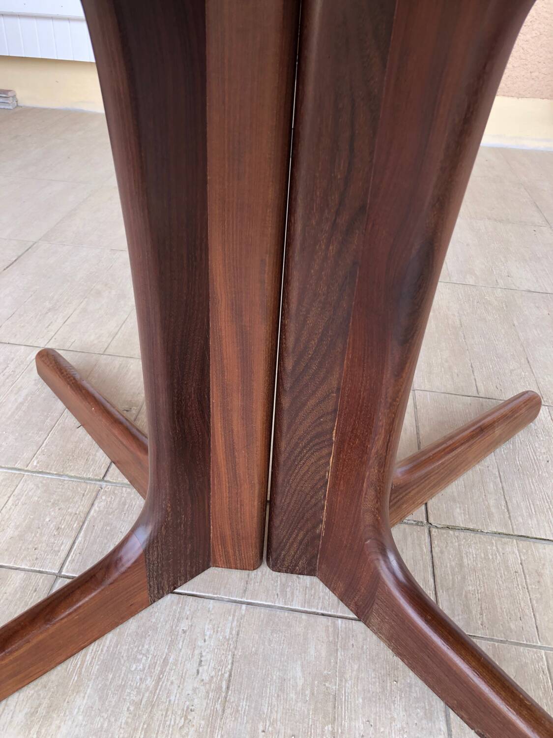 Baumann oval table in solid teak