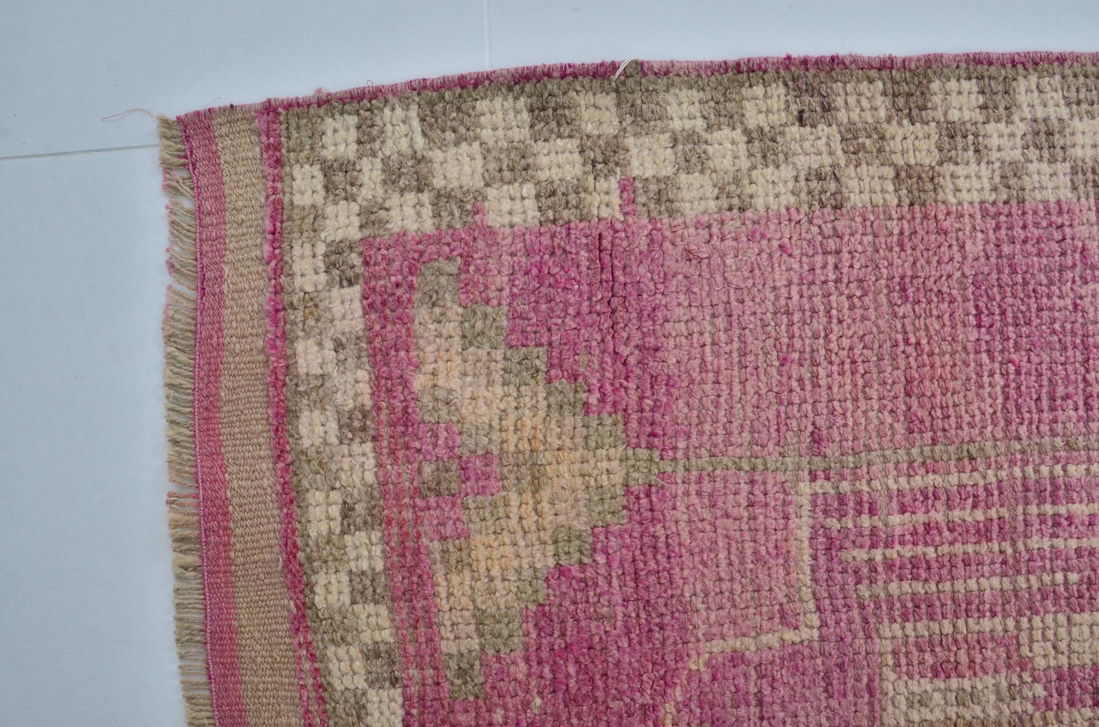 Neutral Light Pink Vintage Runner sku 2209