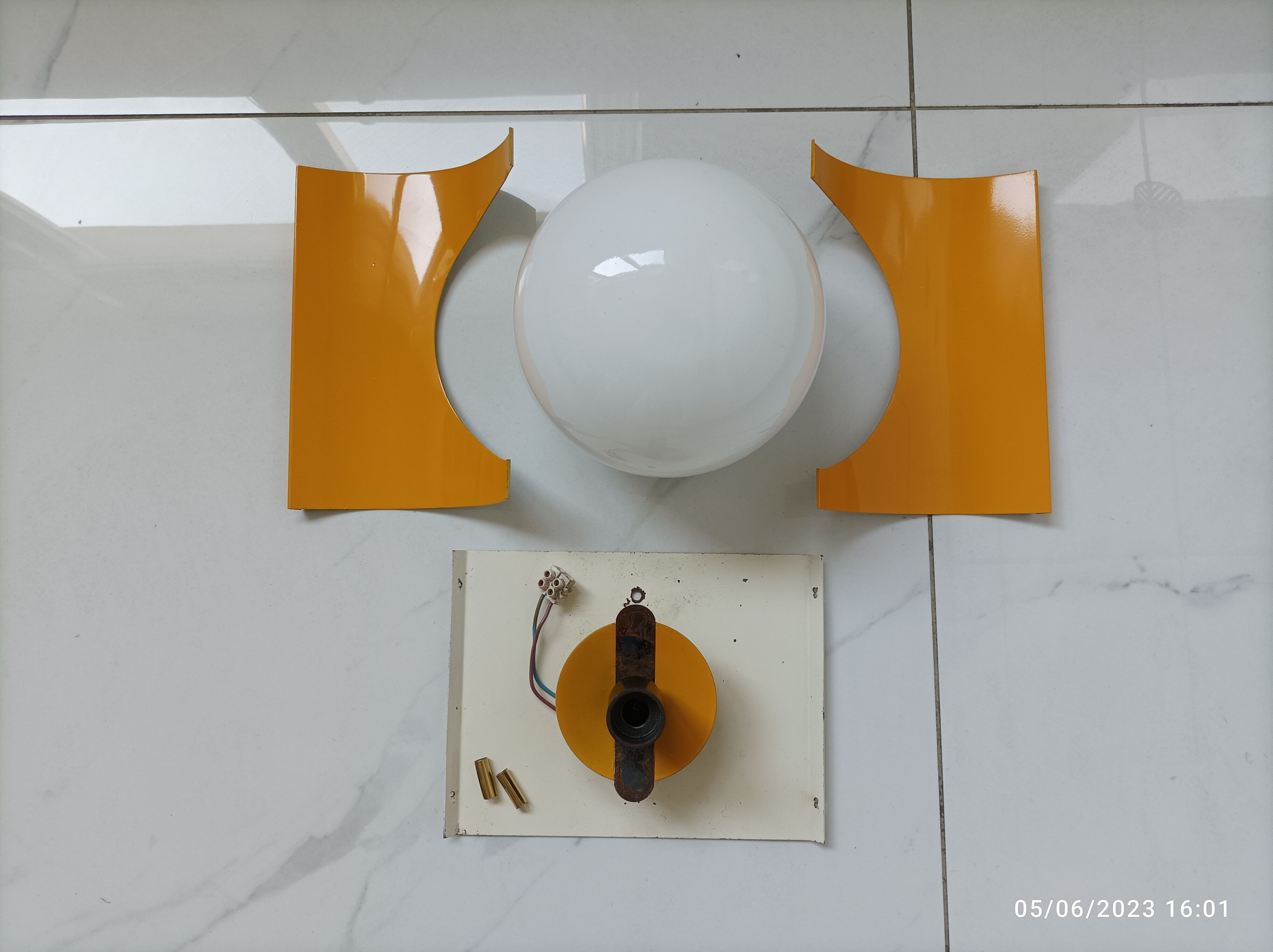 Duo vintage wall lamps