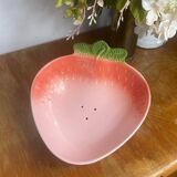 Saladier en forme de fraise et en barbotine