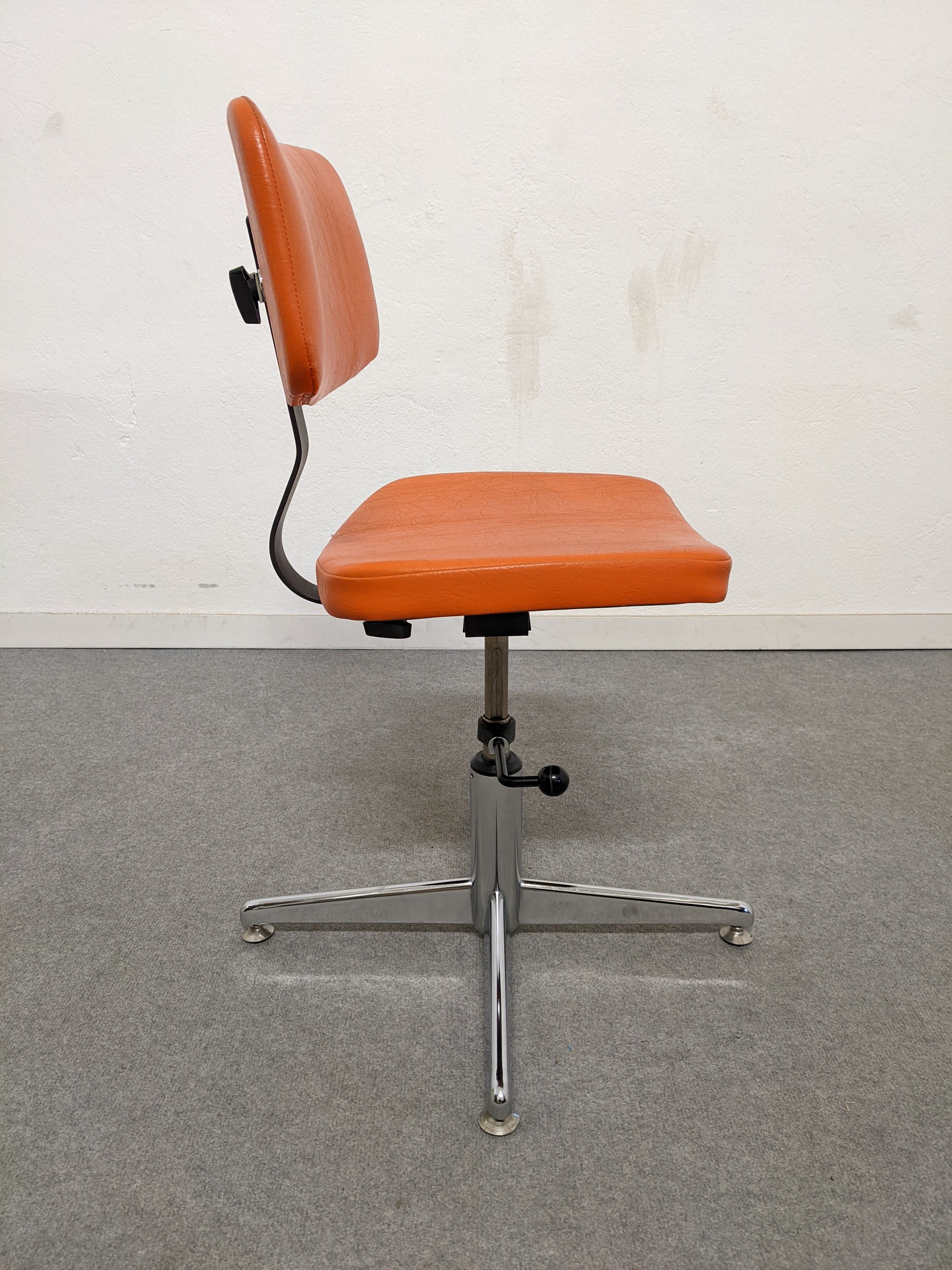 Swivel office chair from the 60s/70s