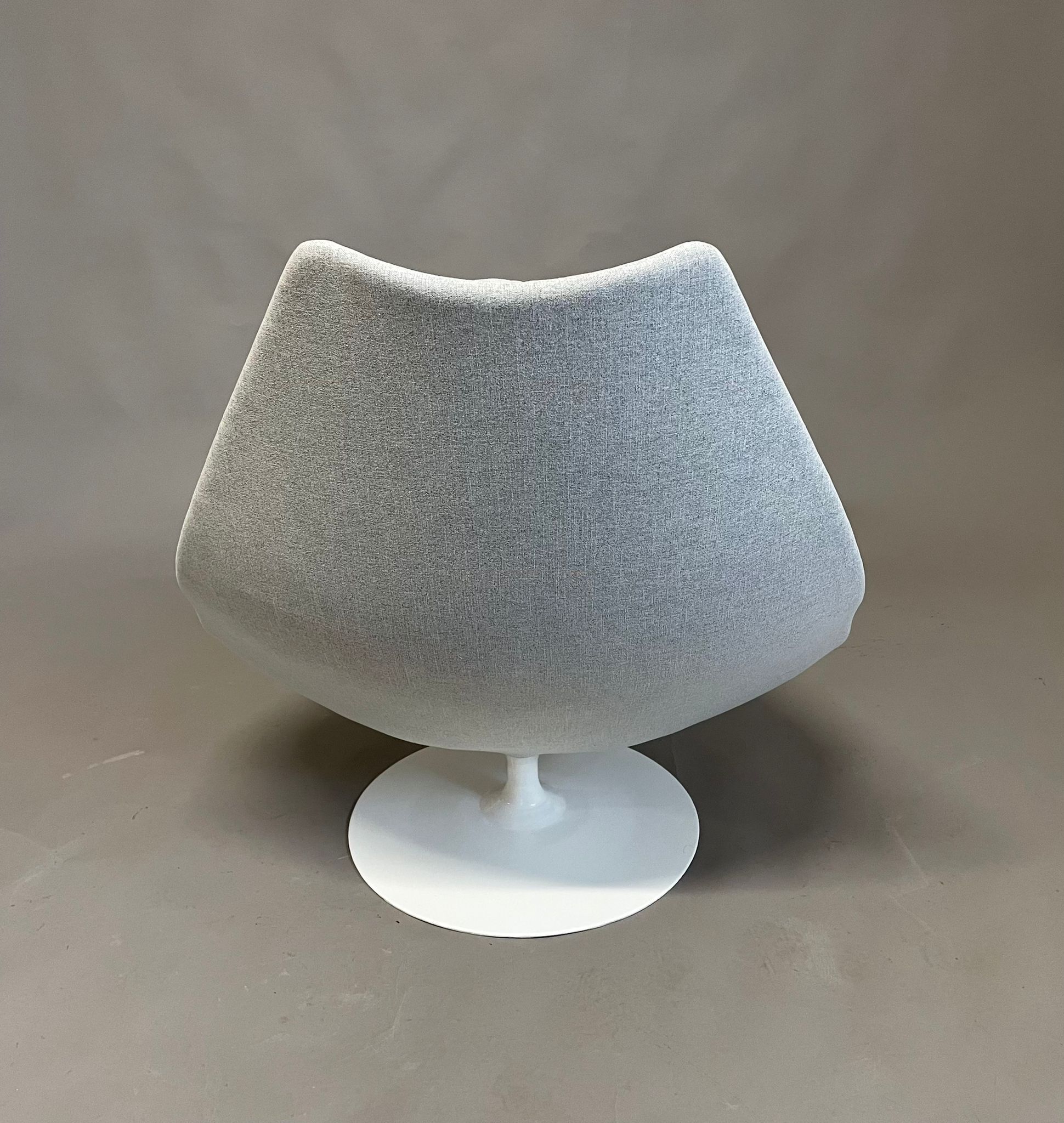 F588 Swivel lounge chair Harcourt Geoffrey