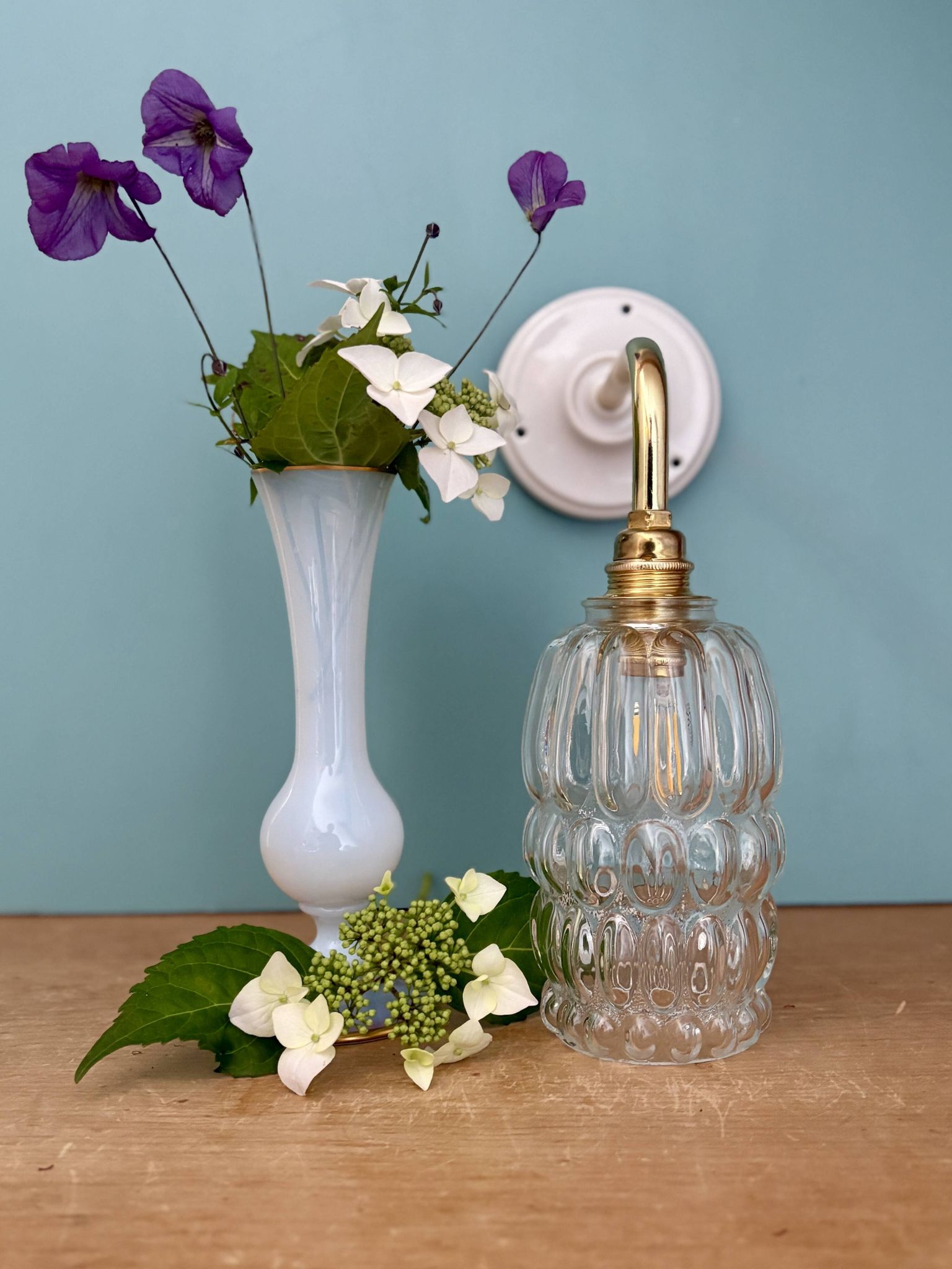 Applique coudée tulipe vintage en verre
