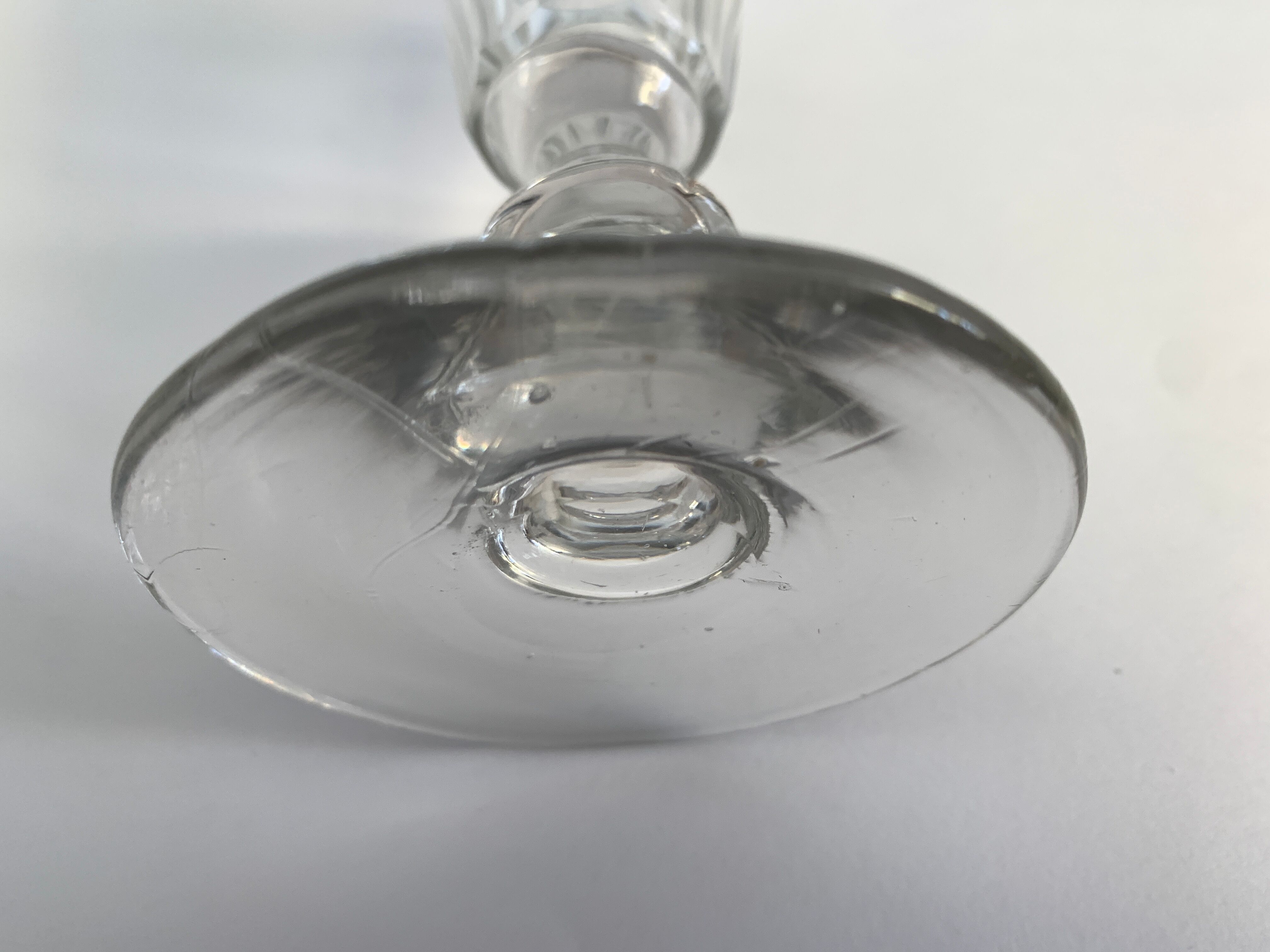 6 flûtes à champagne en verre soufflé, modèle ancien Caton de Saint Louis