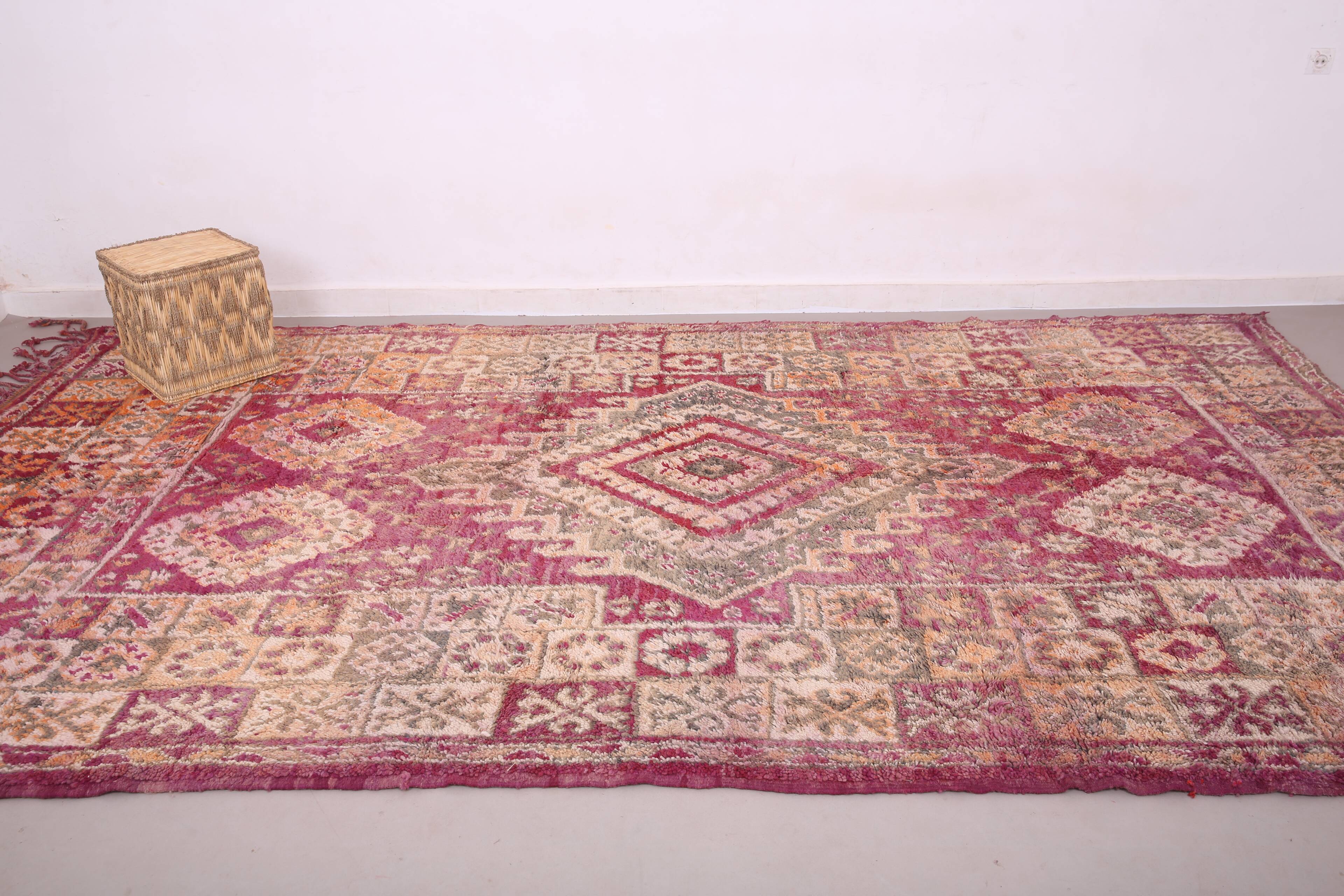 Tapis marocain vintage violet 230 x 402 cm - Tapis en laine berbère ancien fait à la main