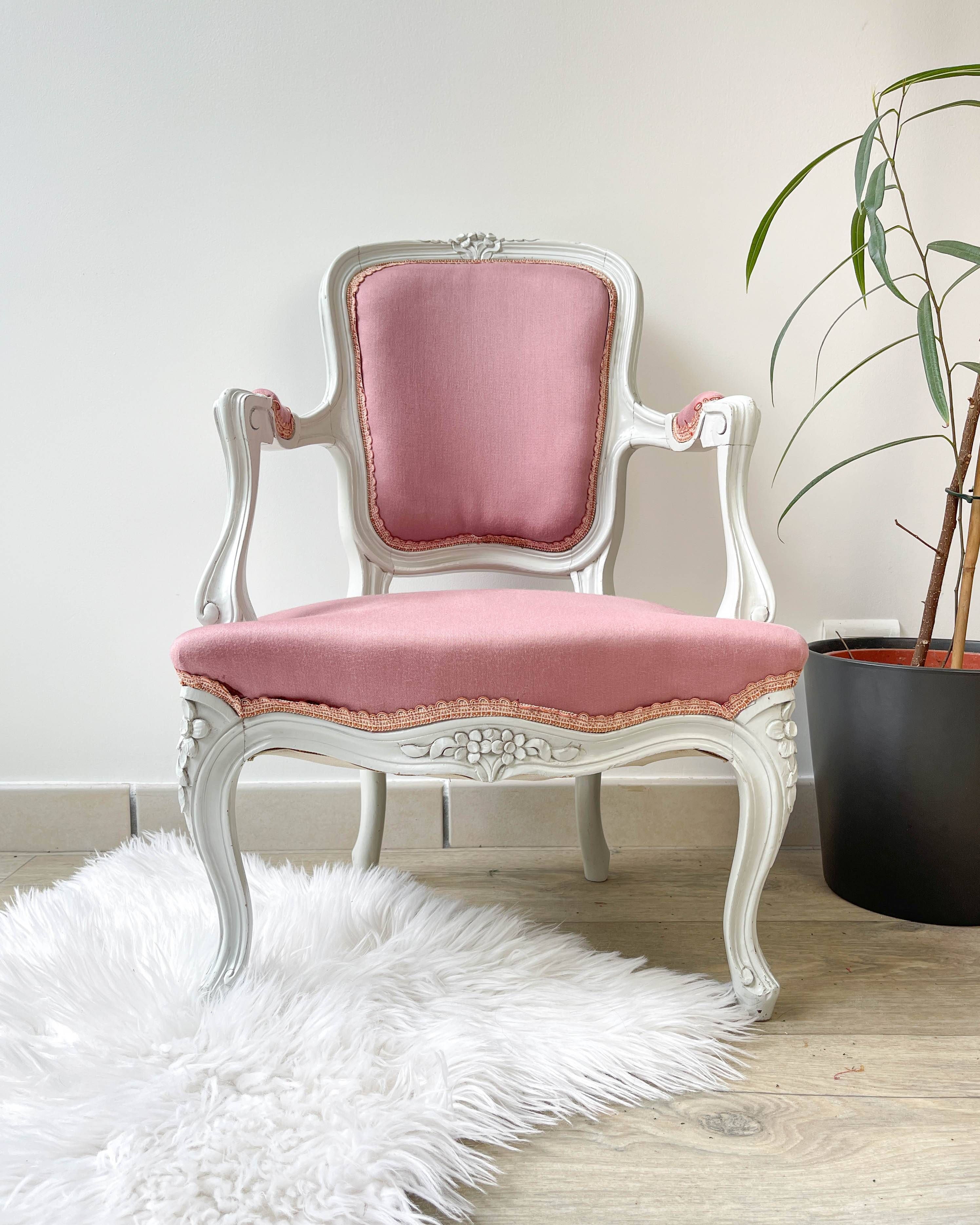 Pink Louis XV style convertible armchair in weathered wood for children