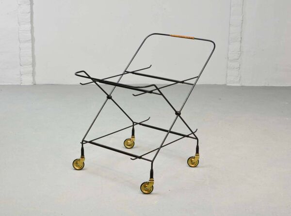 Chariot de théâtre minimaliste Paul Nagel en teck et acier. Allemagne, années 1950.