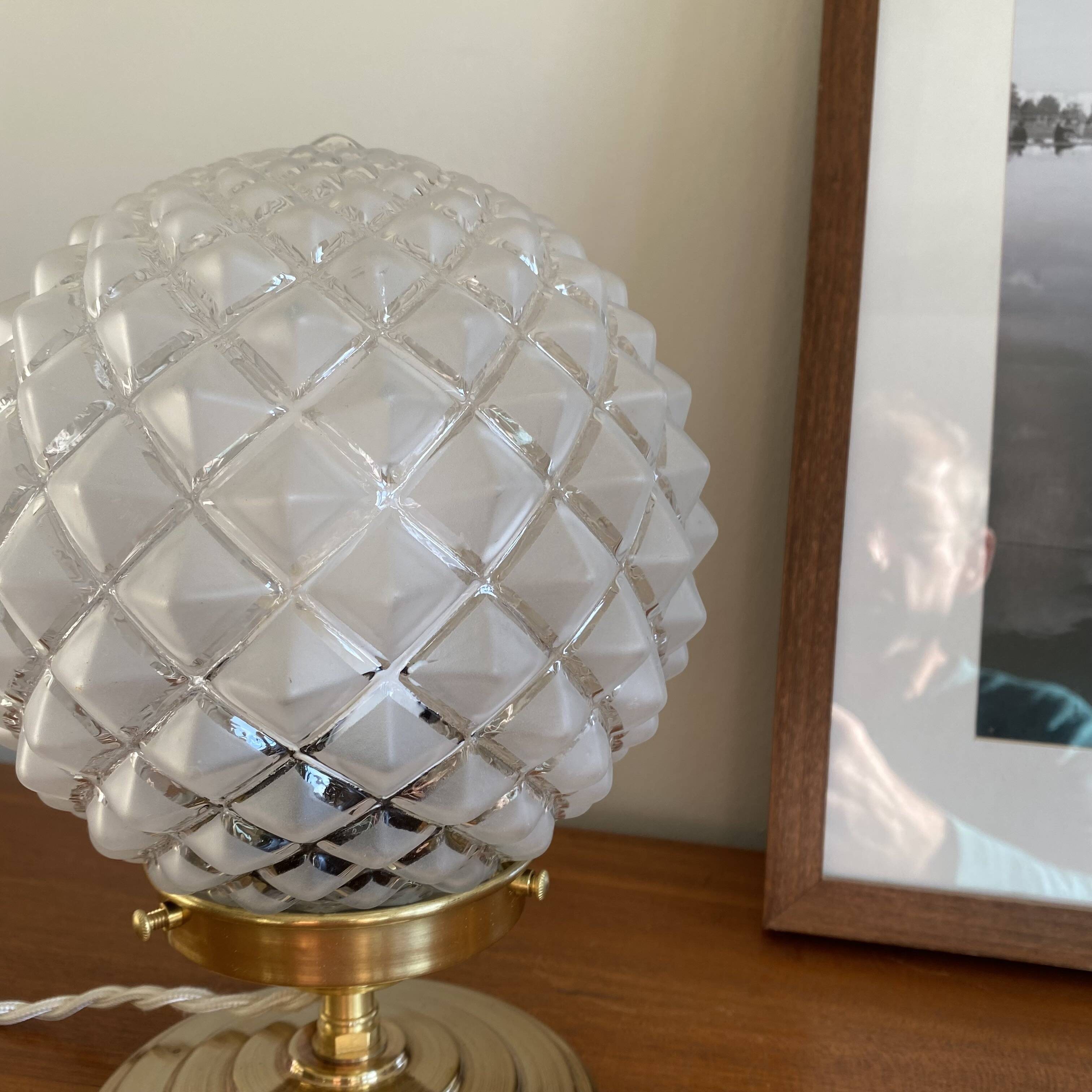 Table lamp, desk, globe in antique glass and brass base