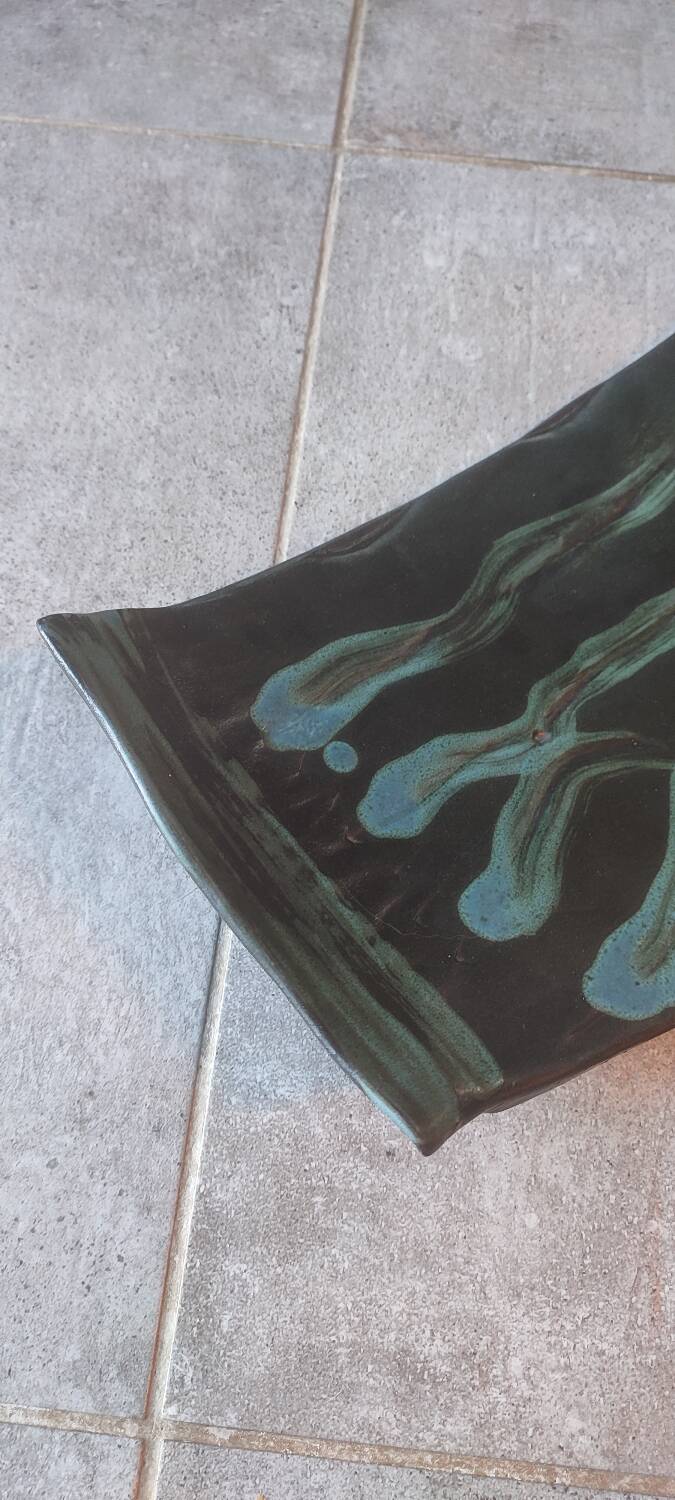 Large shallow dish (signed) in French studio stoneware from the 1960s-70s.