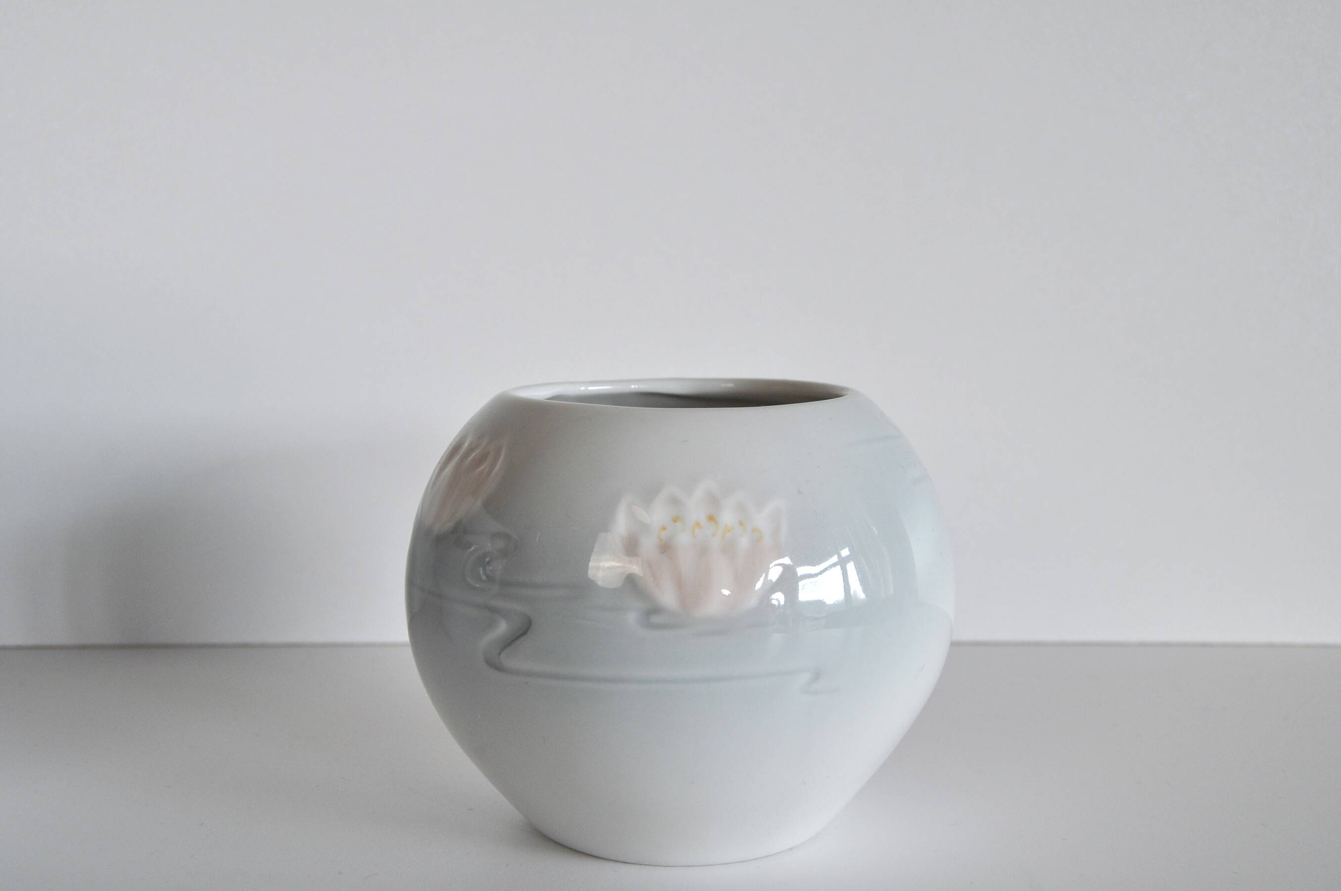 Vases de Bing & Grøndahl de la série Nénuphar, début du 20e siècle.