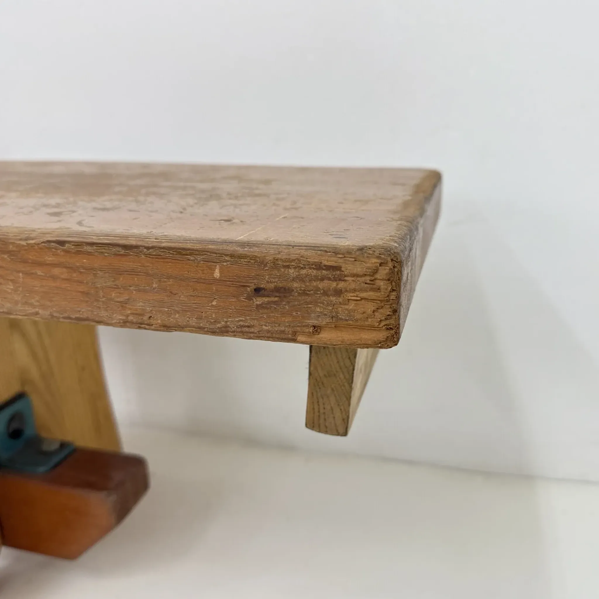 Banc d'école en bois massif vintage, années 1970