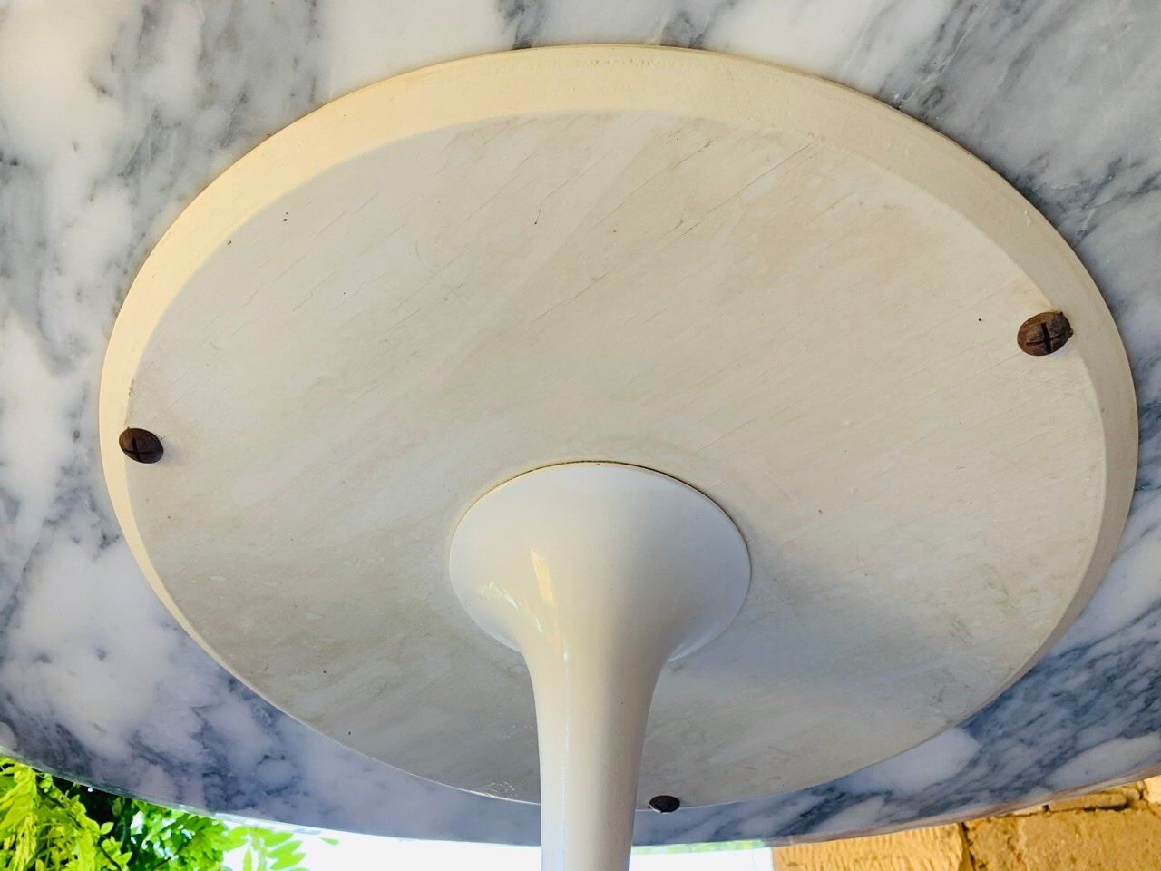 Eero Saarinen coffee table, oval, "Tulip" by Knoll International, circa 70's