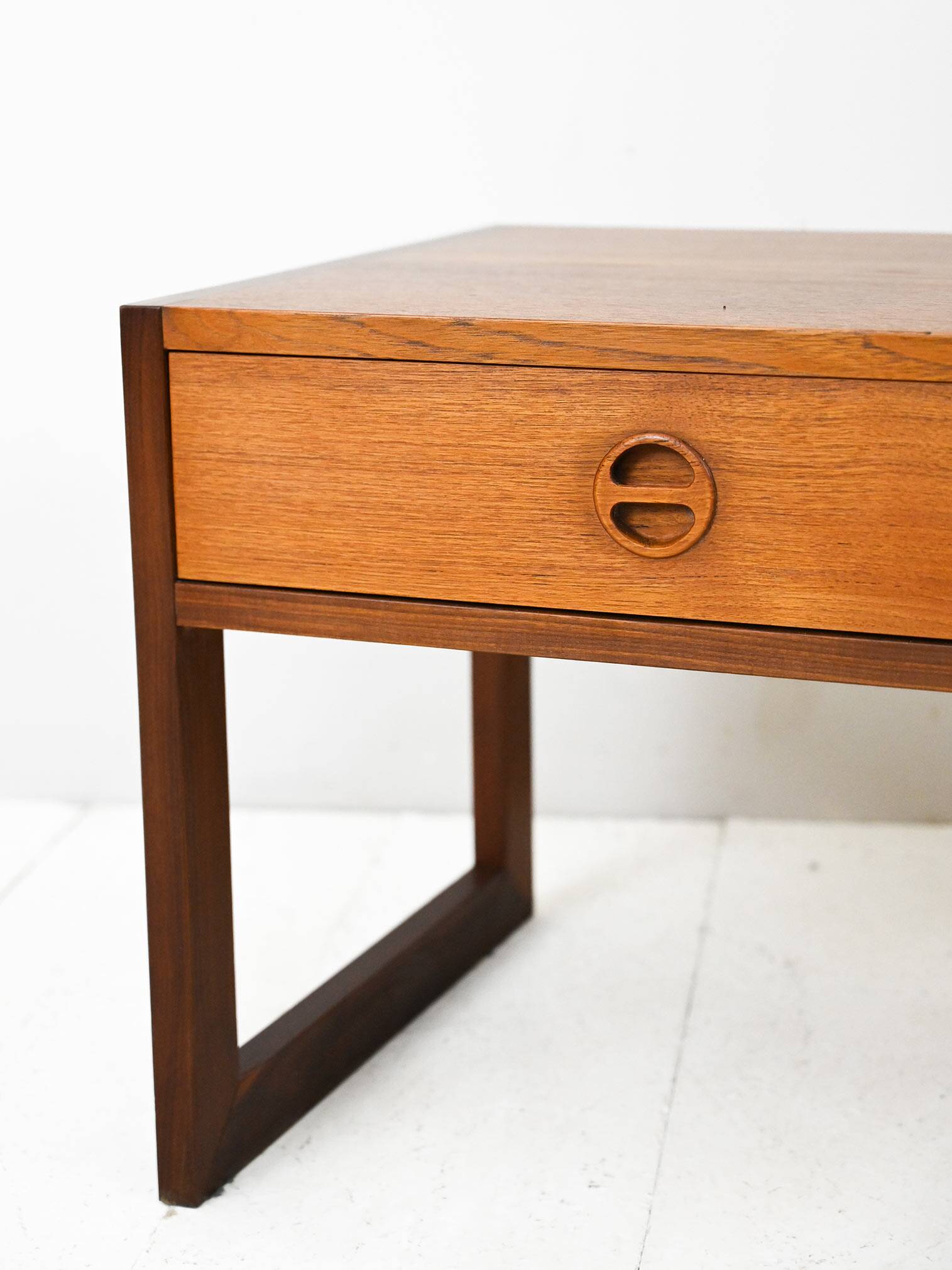 Vintage TV stand cabinet