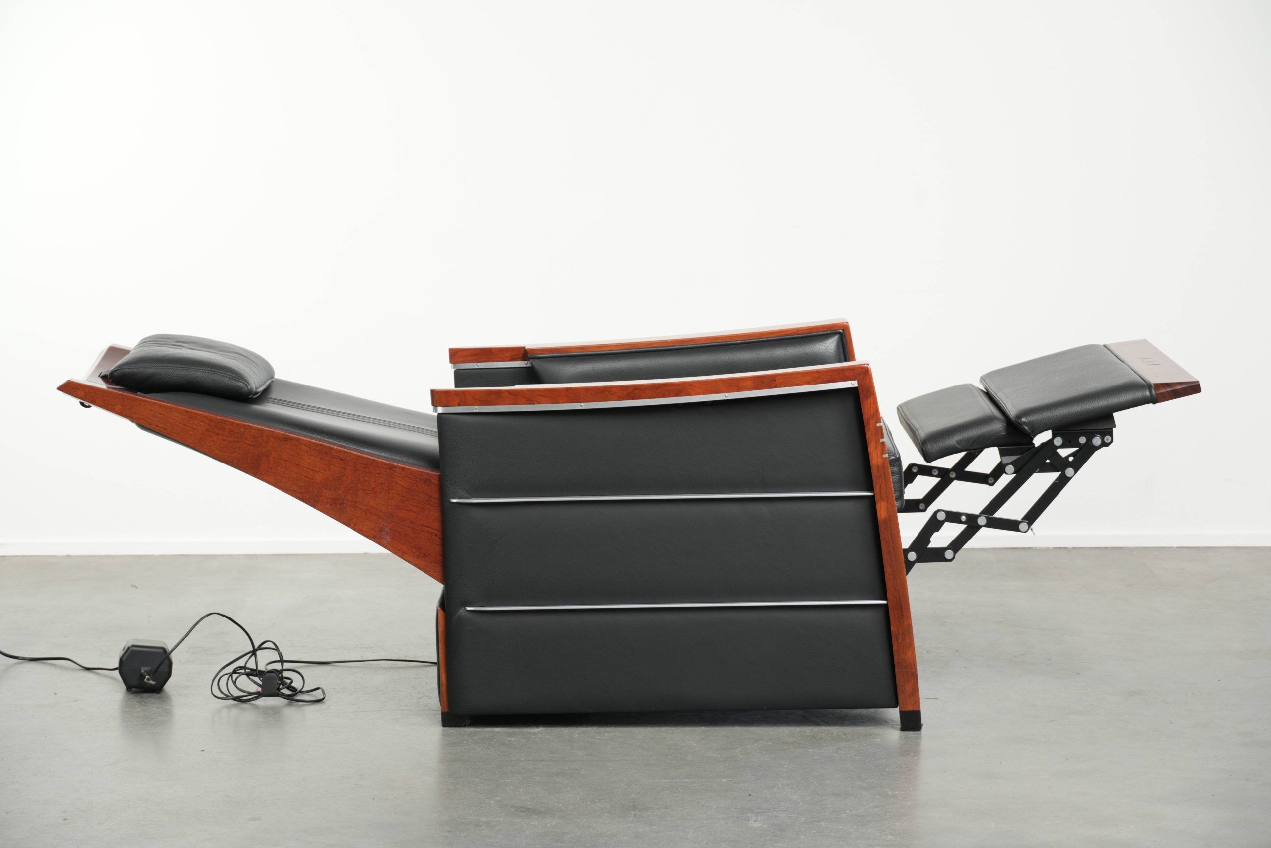 Recliner électrique réglable au design Art Déco en cuir de vache noir