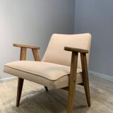 Paire de fauteuils 366, conçus par J. Chierowski