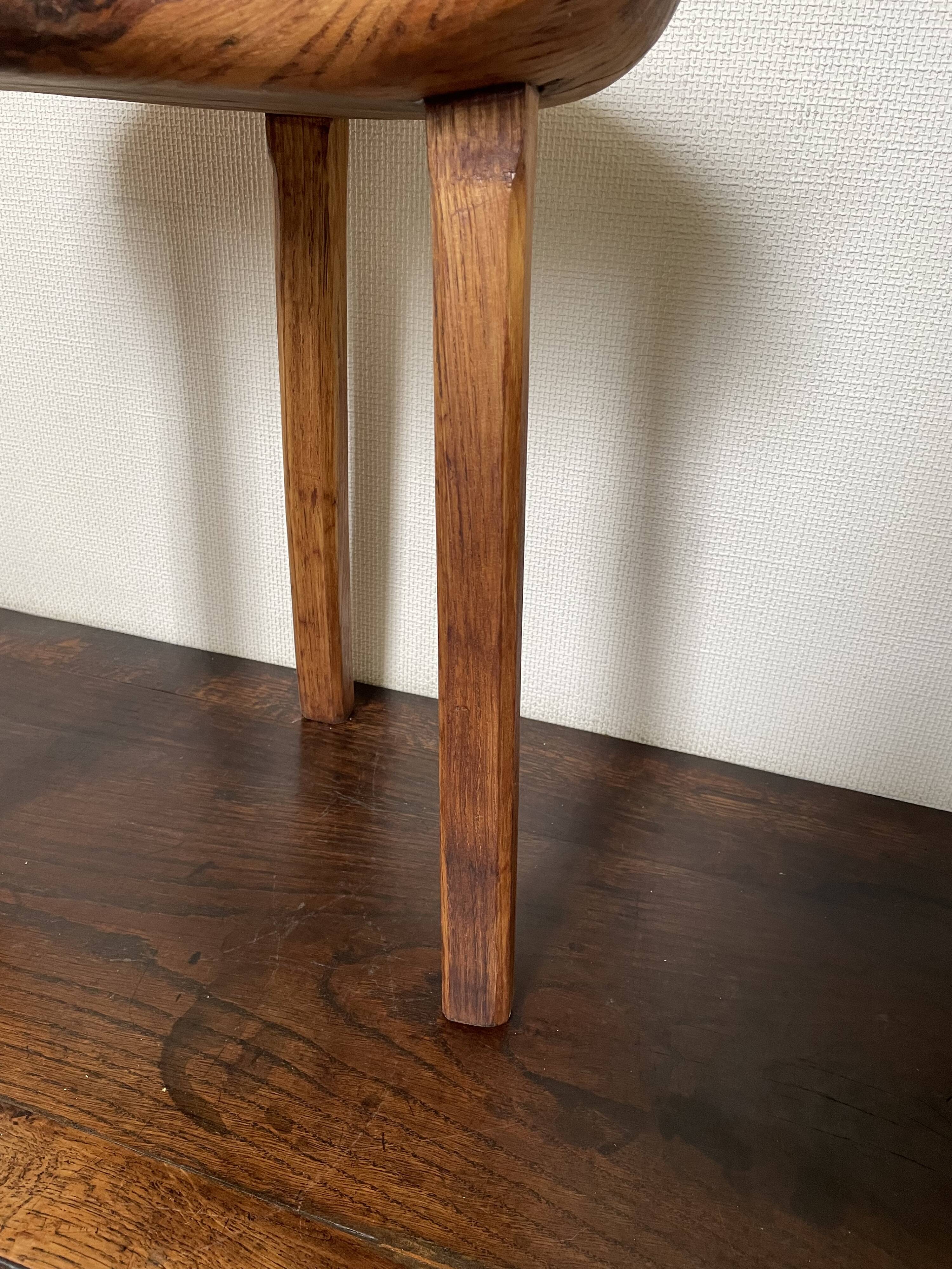 Tabouret tripode