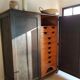 Armoire noire ancienne - tiroirs en bois et étiquettes d'origine