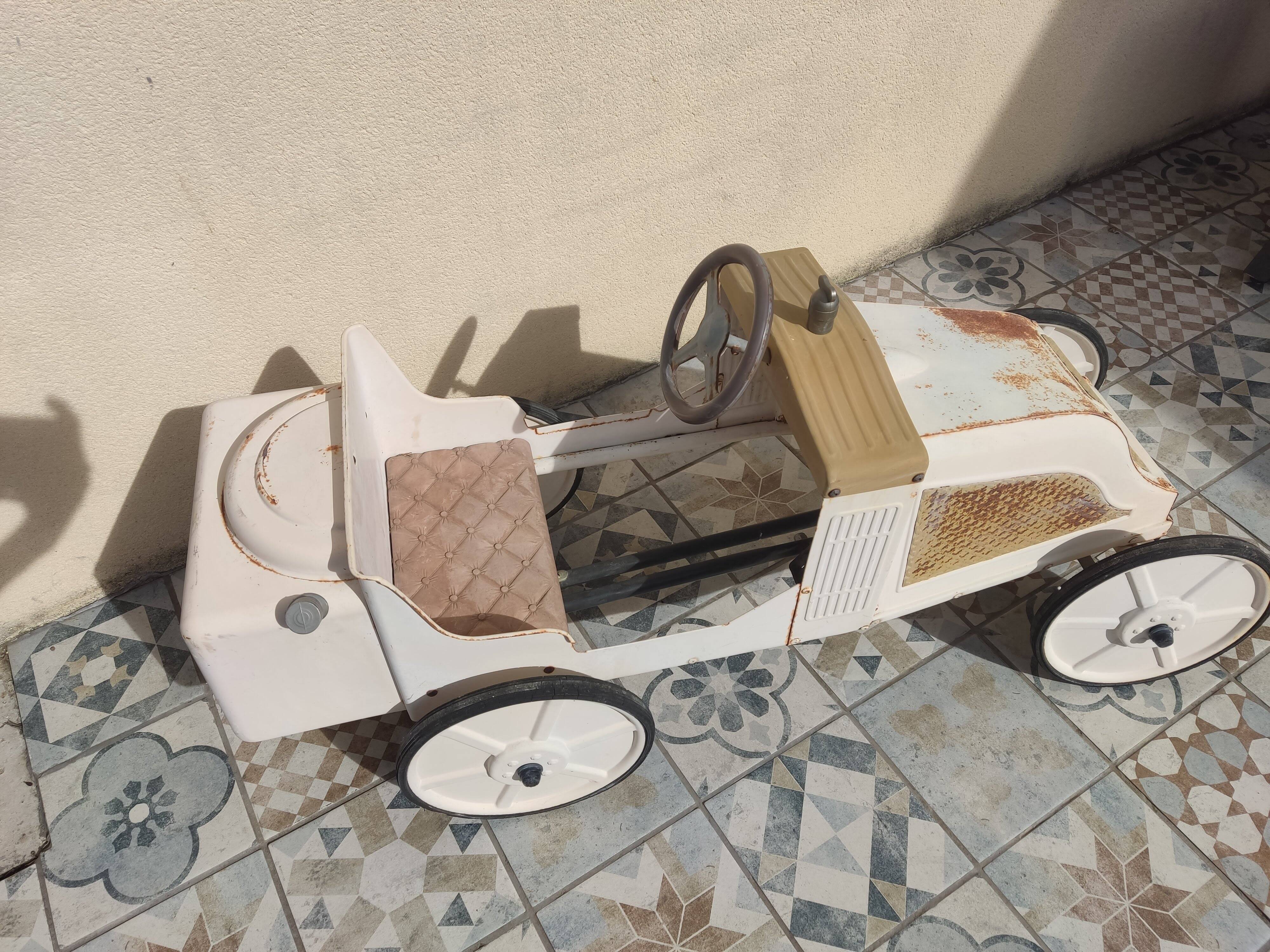 Voiture à pédales Renault AK 1906