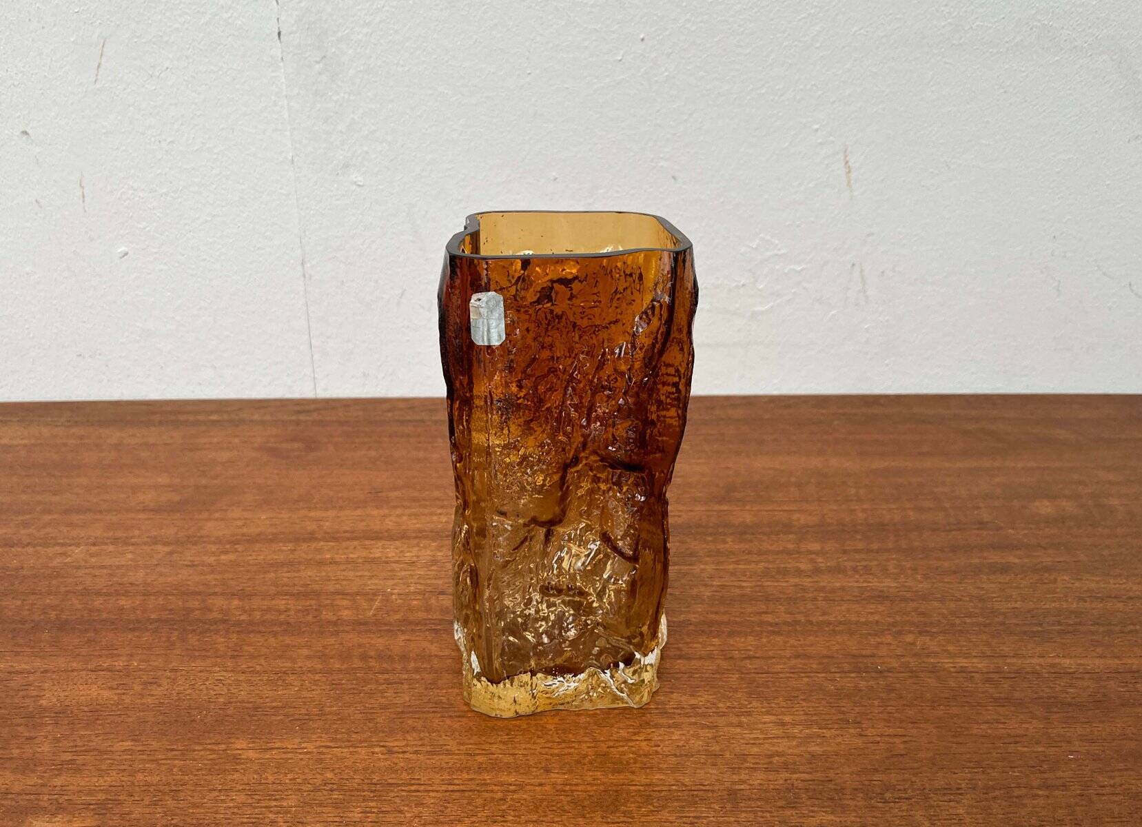 Mid-century modern glass vase by Kai Blomqvist for Kumela, Finland, 1960s.