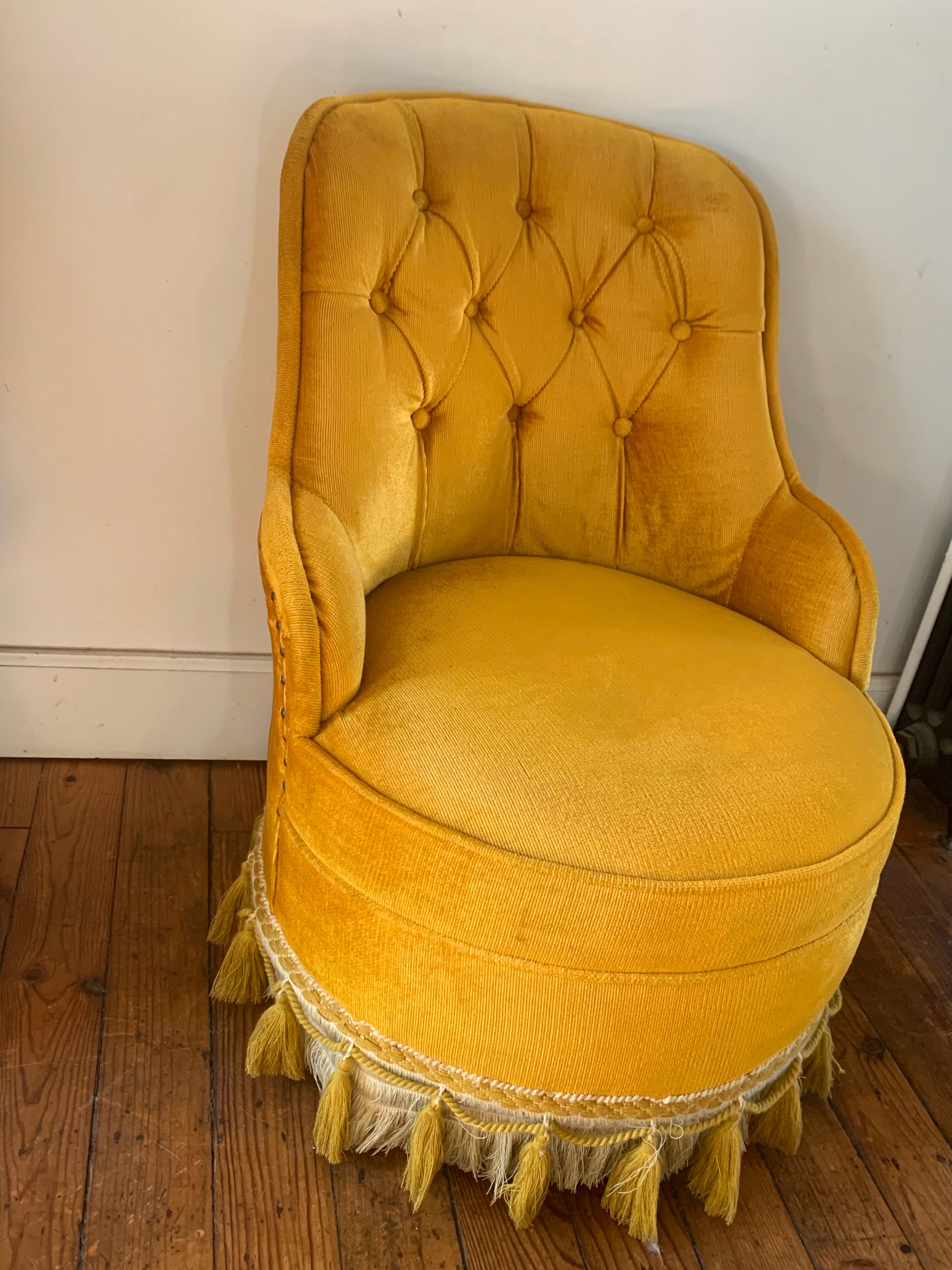 Yellow toad armchair
