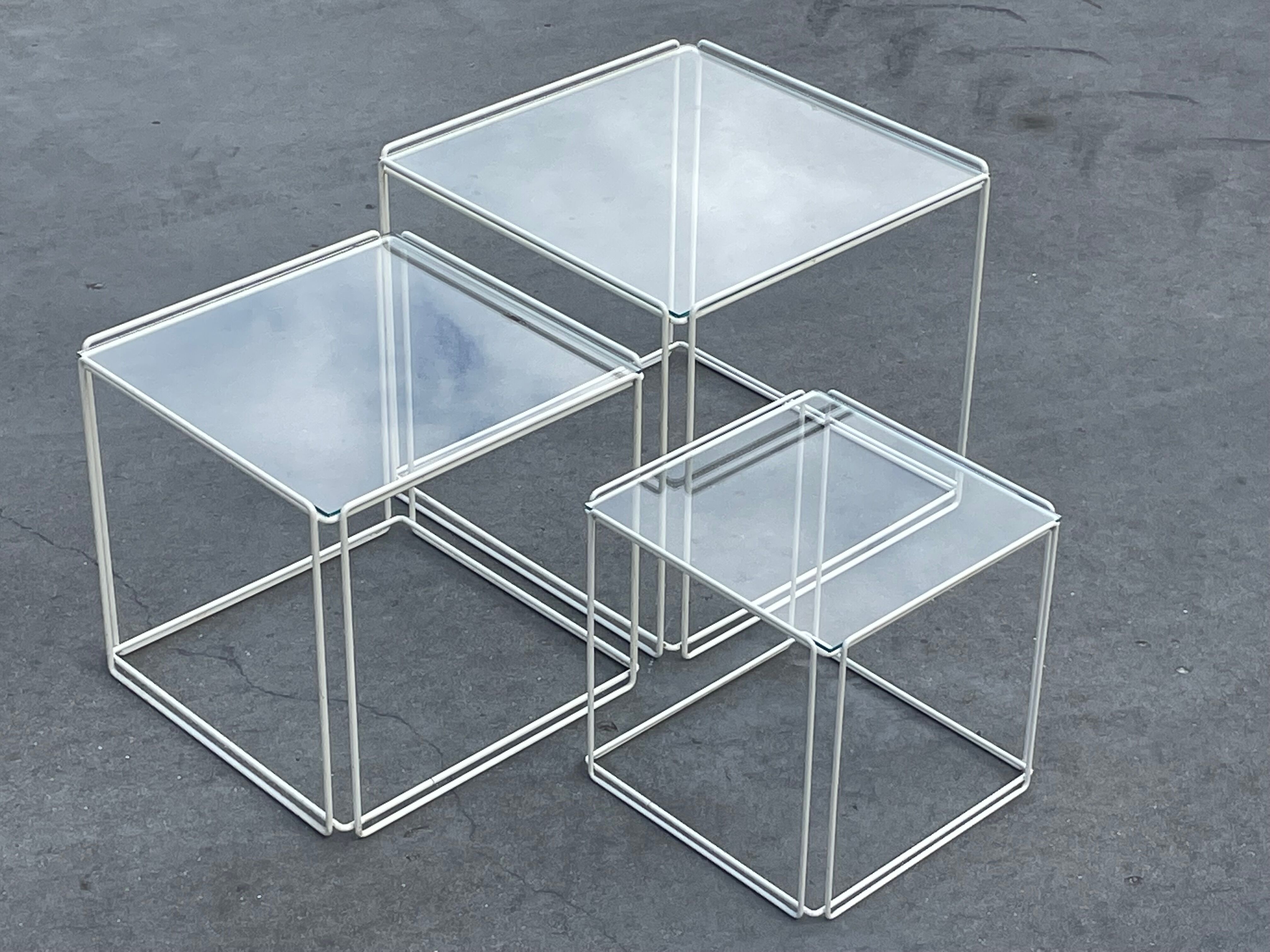 Tables gigognes design Max Sauze éditées par Iscocèle