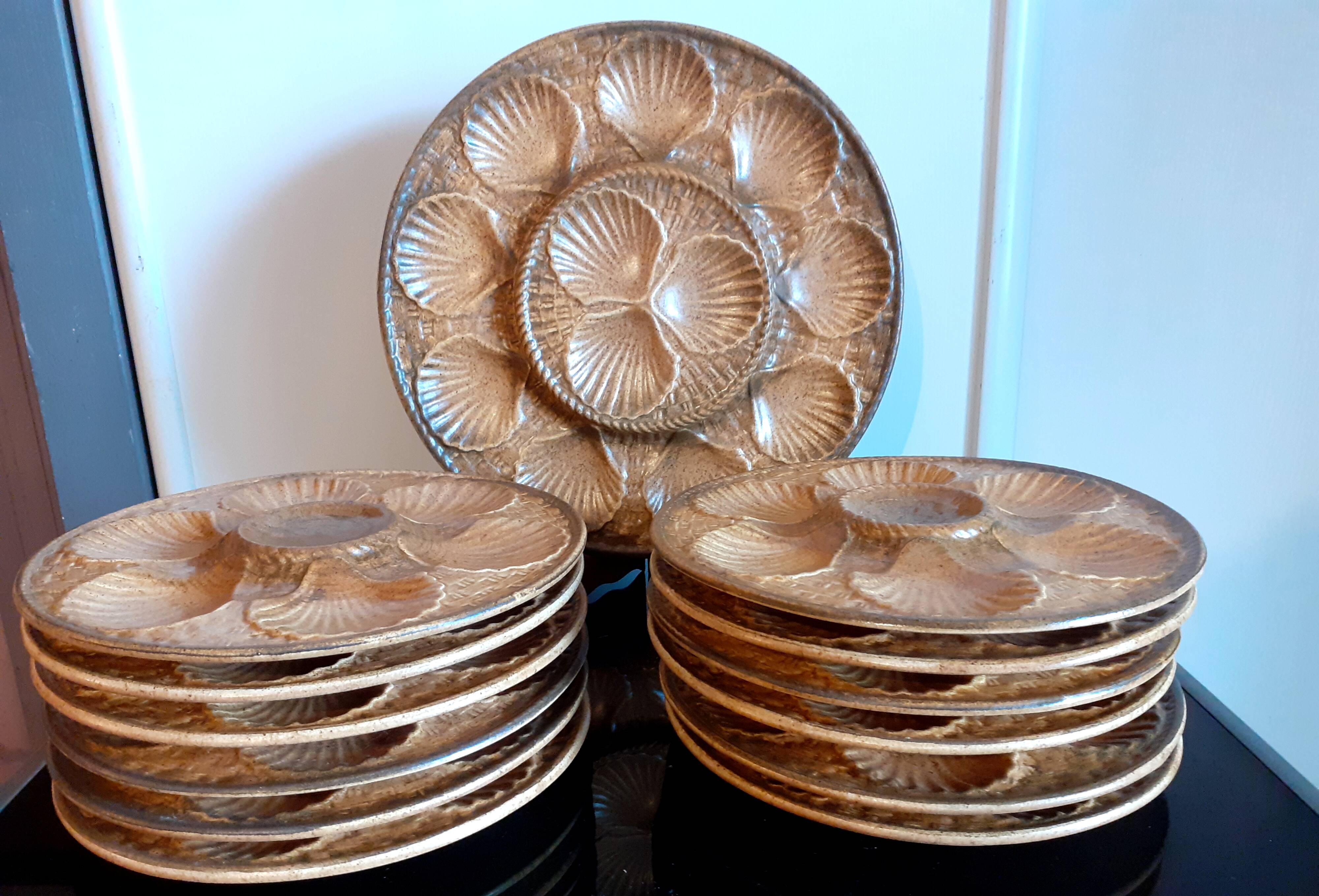 LONGCHAMP / Complete oyster service 12 plates 24.5 cm and a dish 33