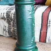 Pedestal column in green ceramic with flower and fruit decoration