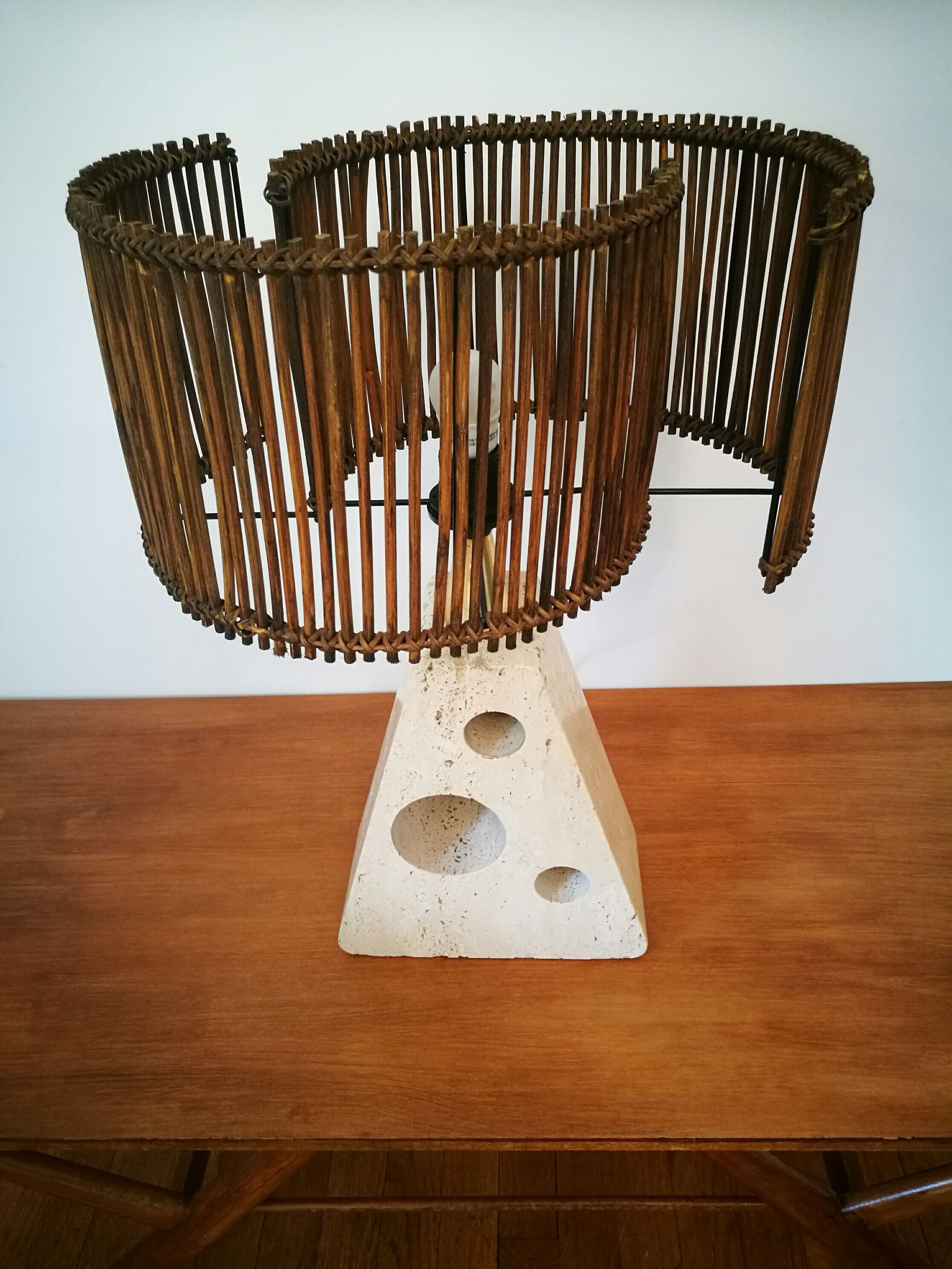 Great lamp sculpture in modernist travertine, brutaliste Italy, 1950, 1960
