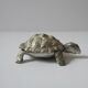 Boîte en forme de tortue en métal argenté