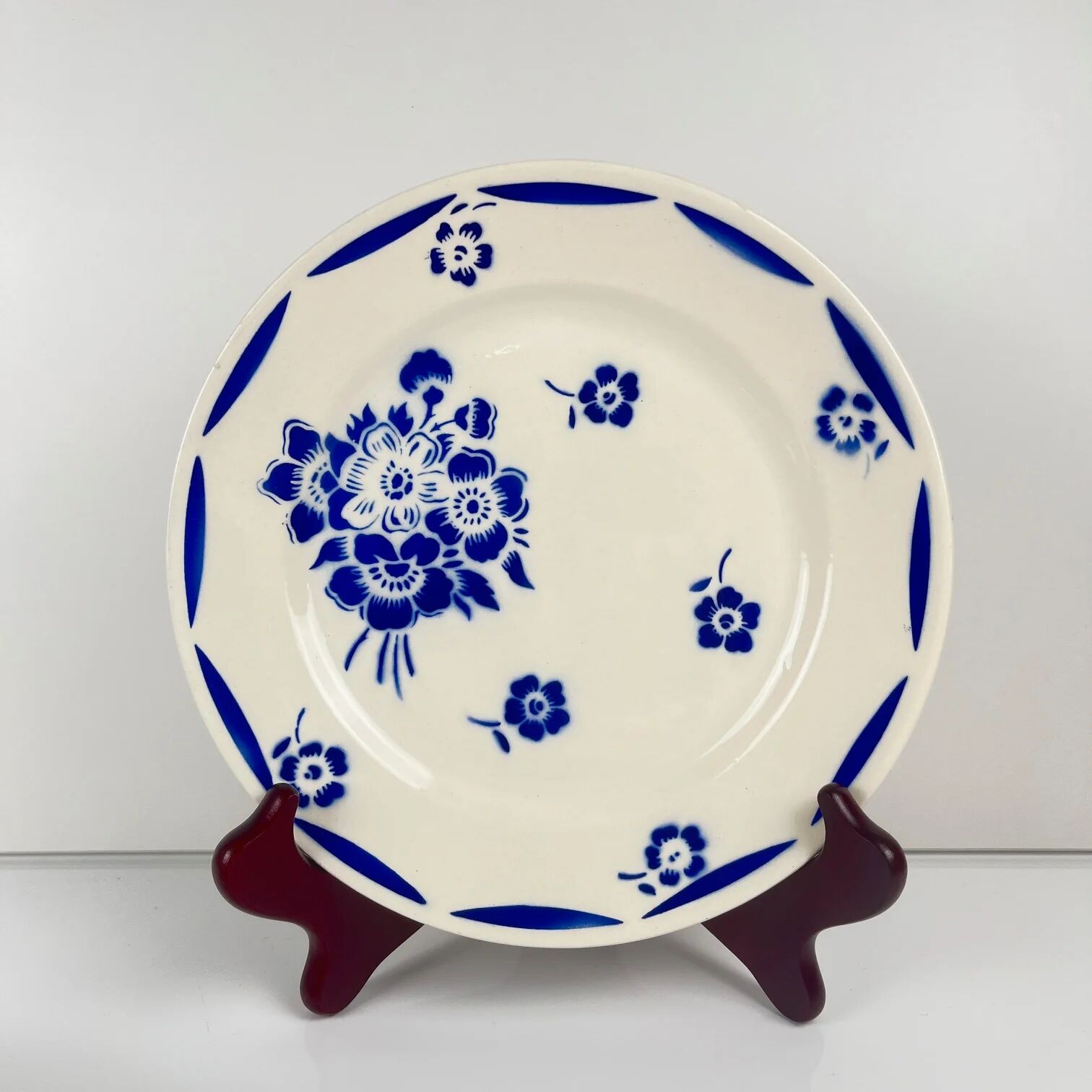 Set of 6 dessert plates, semi-porcelain Badonviller, blue flower pattern, early 20th century.
