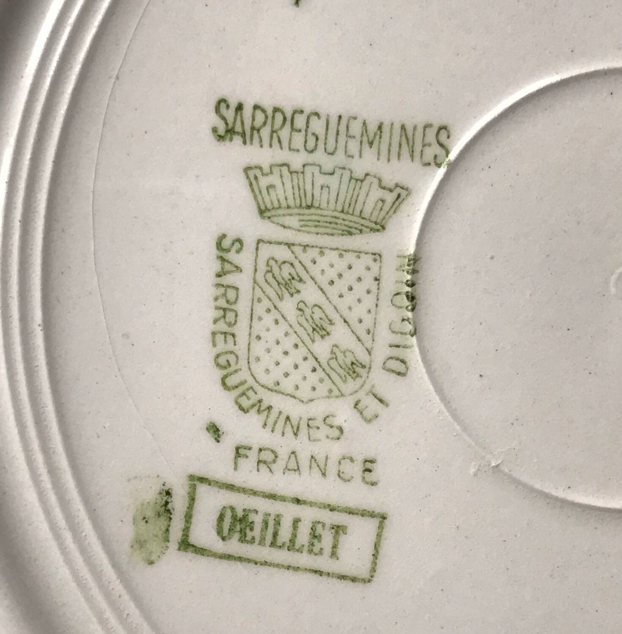 Lot de 4 assiettescreuses Digoin Sarreguemines modèle œillets