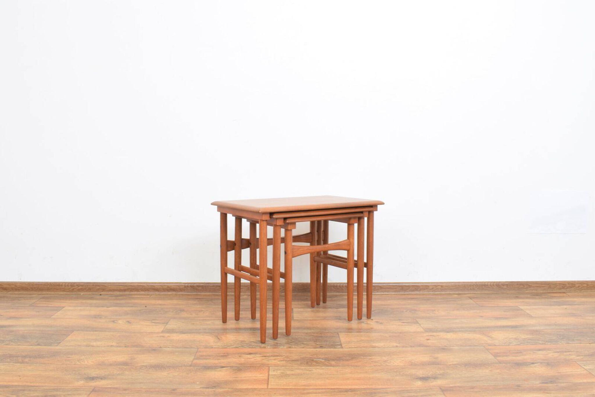 Tables gigognes en teck danois des années 50, ensemble de 3