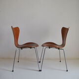Set de 2 chaises séries 7 N° 3107 par Arne Jacobsen pour Fritz Hansen Danemark, circa 1955