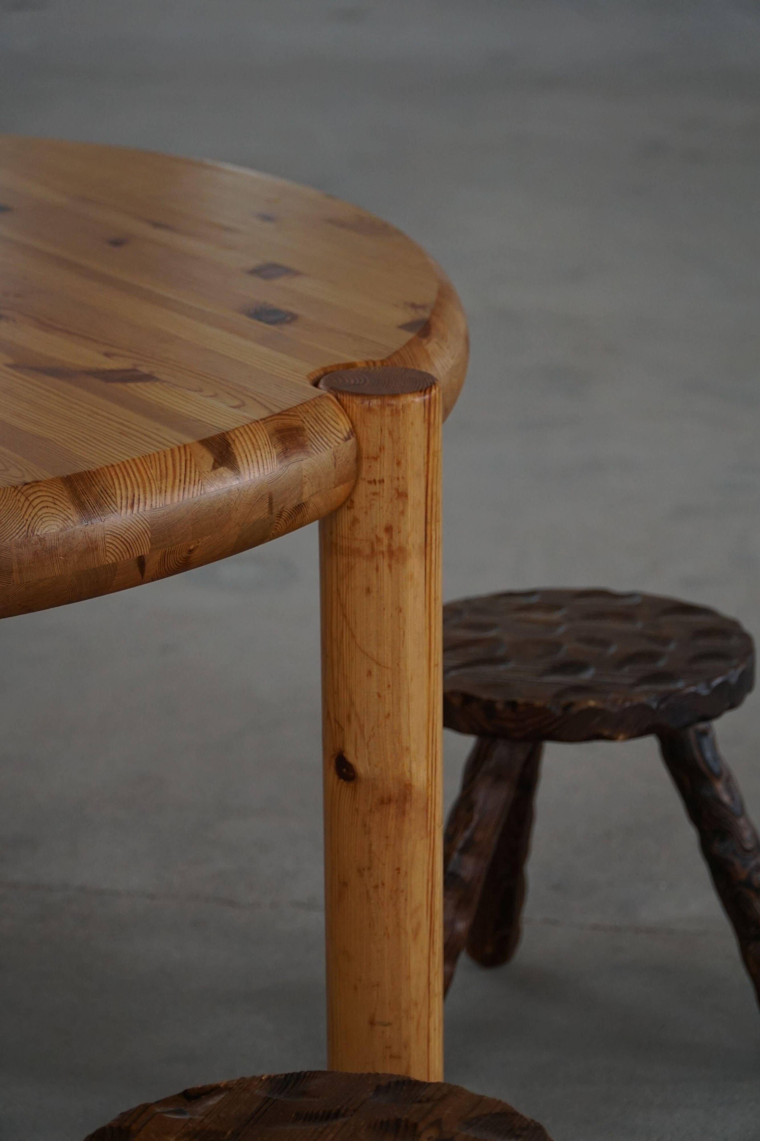 Rainer Daumiller, extendable round dining table in pine, modern Danish style, 1970s.